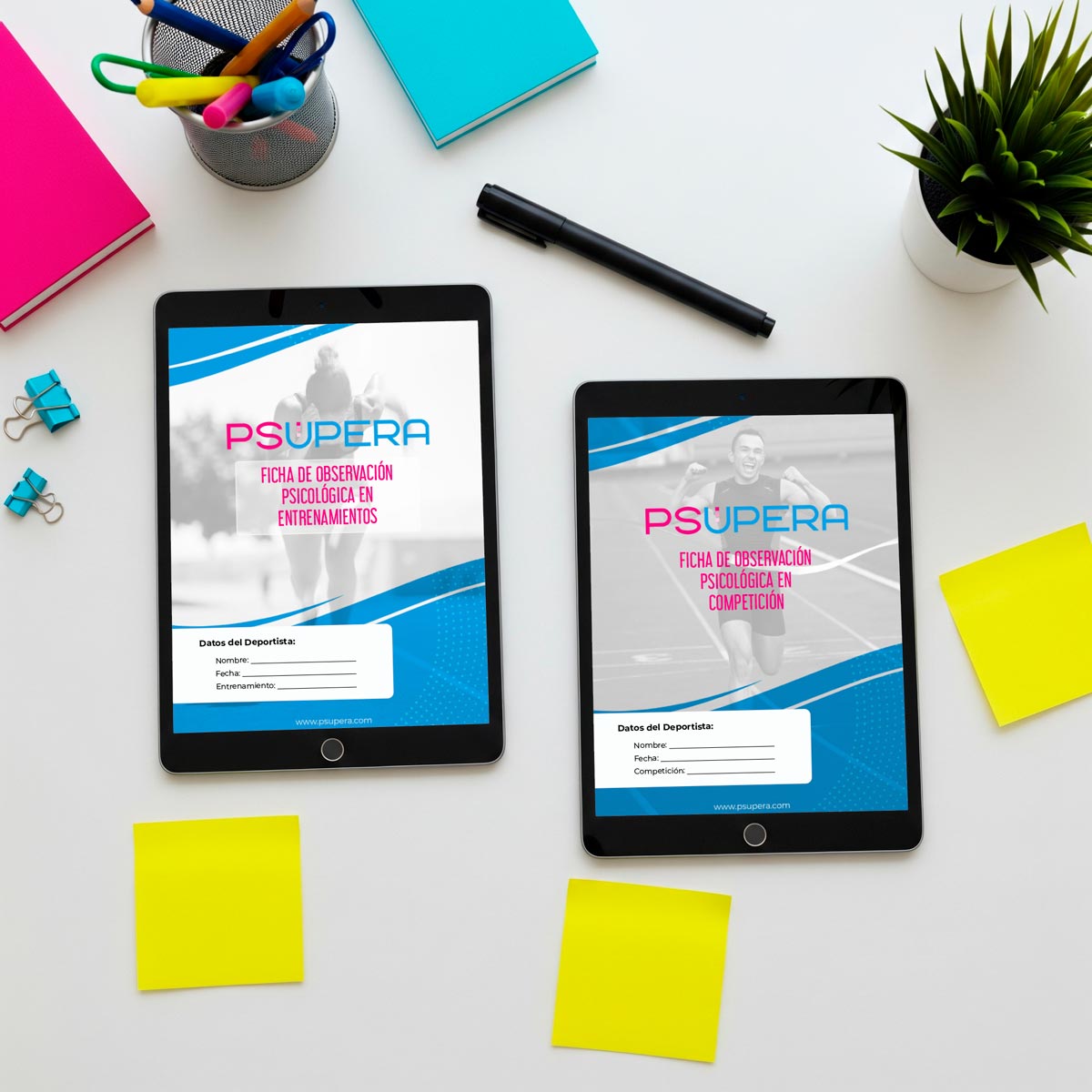 Unas tablets sobre un escritorio muestran los 2 documentos